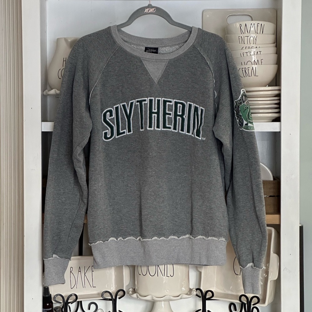 Universal Studios Harry Potter Slytherin Sweatshirt Spellout Embroidered Size M